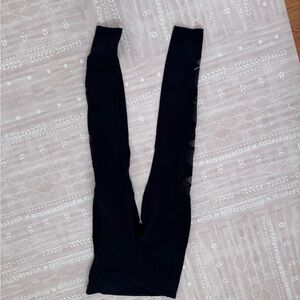 Lululemon Black Size 4 Leggings with side mesh